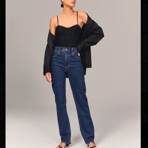 NWOT- Abercrombie & Fitch Ultra High Rise 90s Straight Jean